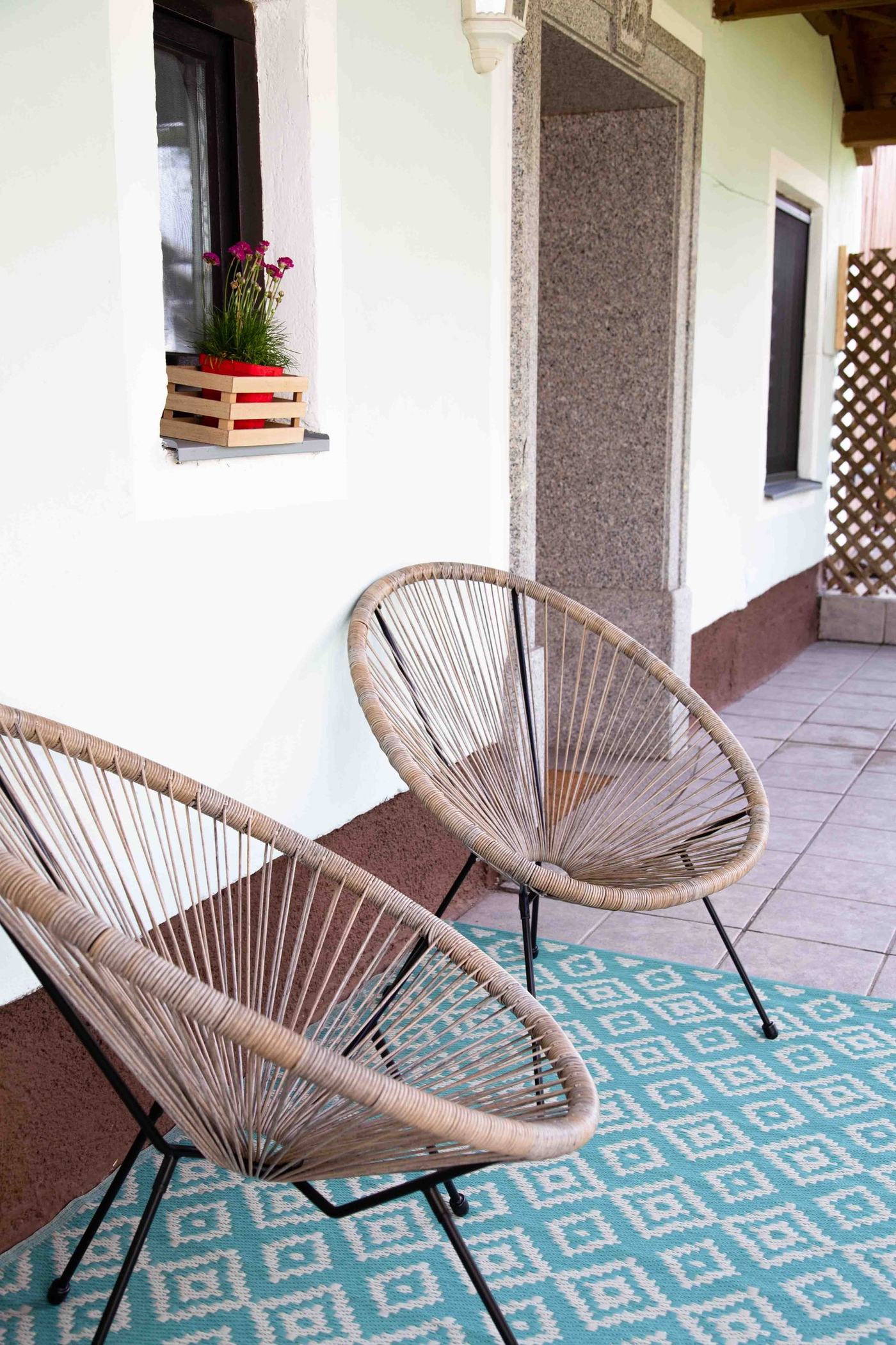 Terrasse mit Sitzplatz am Gutshof